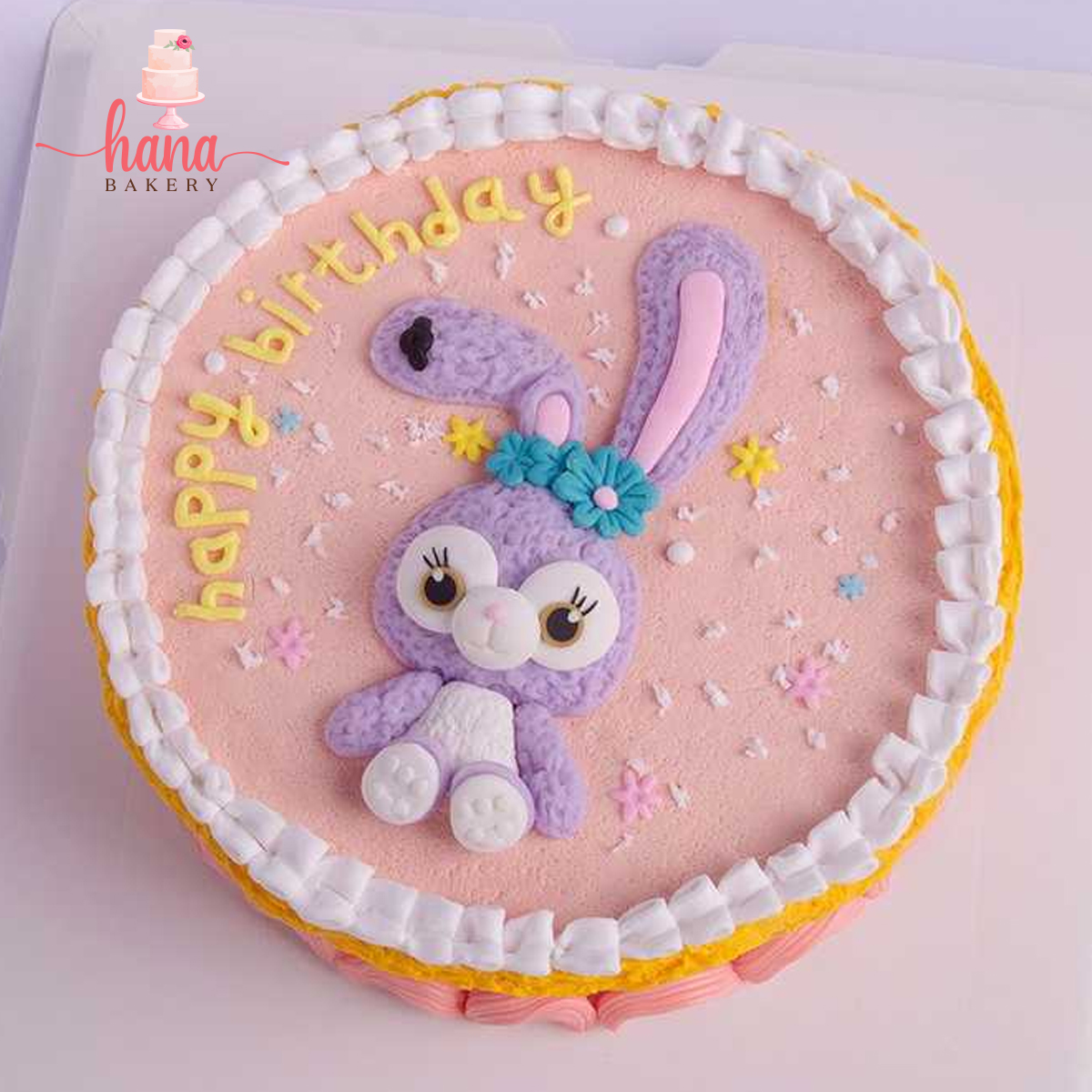 Nếu con bạn yêu thích thỏ, đừng bỏ qua chiếc bánh kem hình thỏ dễ thương này. Hình thỏ trên trên chiếc bánh kem Hana Thủ Đức sẽ gây quyến rũ và tạo sự bất ngờ cho bữa tiệc sinh nhật của bạn.