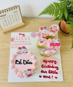 Bánh kem và số tuổi cho bé gái màu hồng